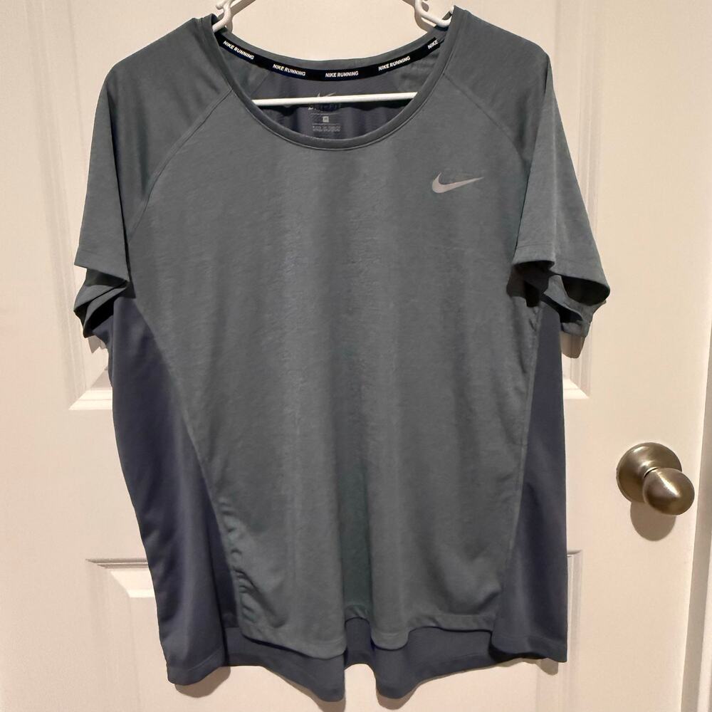 Nike Running Dri-FIT Women’s 2X gray Heathered Mesh Panel Athletic Shirt